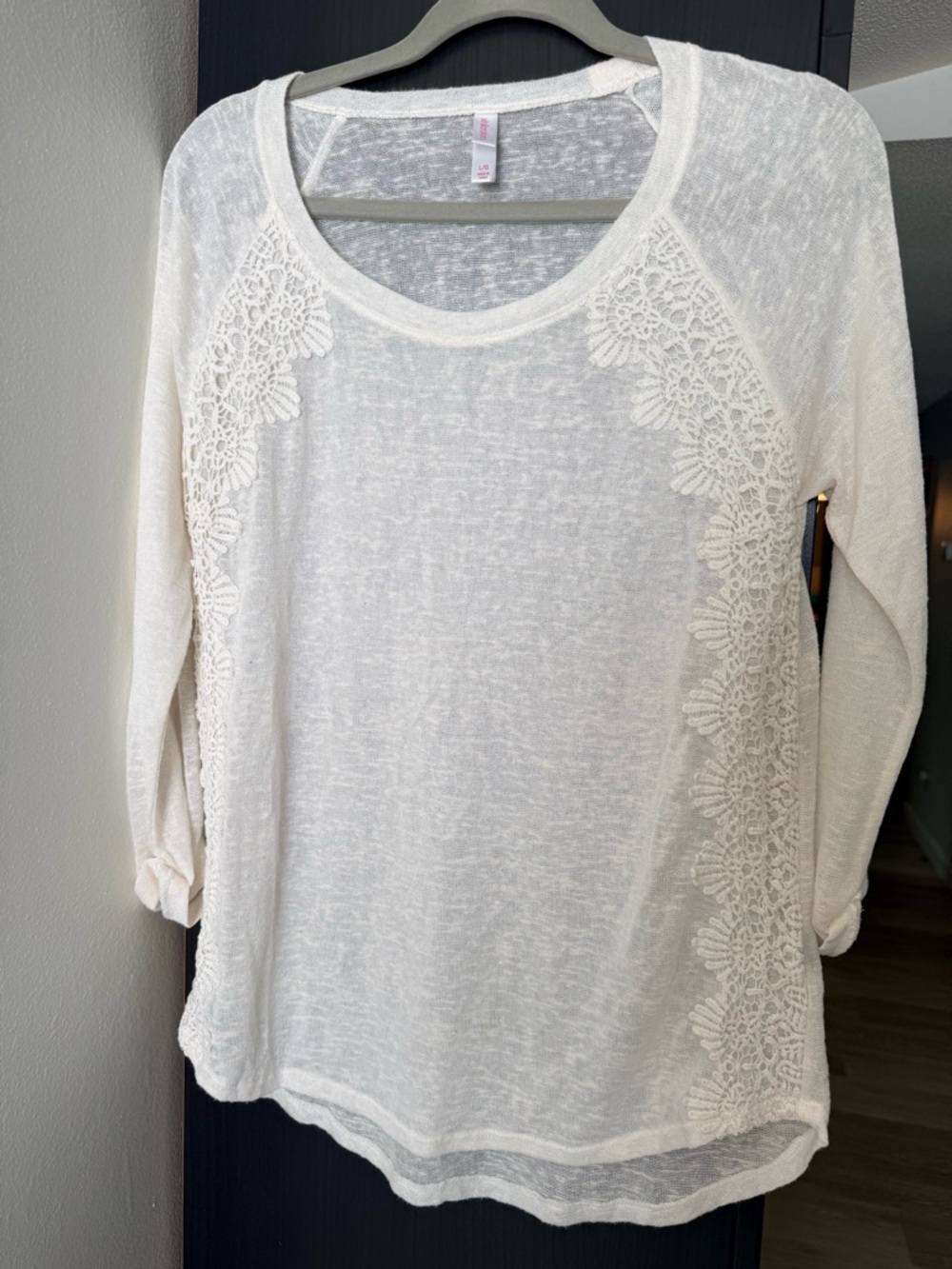 Xhilaration Cream Lace-Trim Long Sleeve Scoop Top